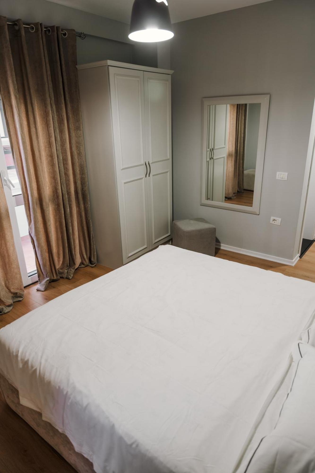 Urban Hotel Тирана Экстерьер фото